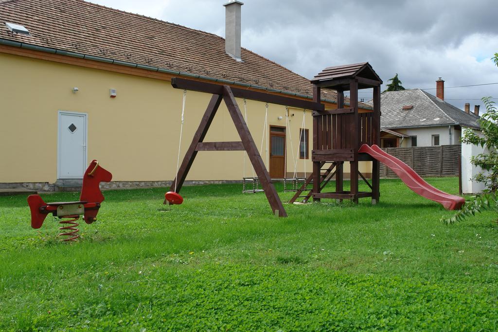 Отель Koller Panzio Bonyhad Экстерьер фото