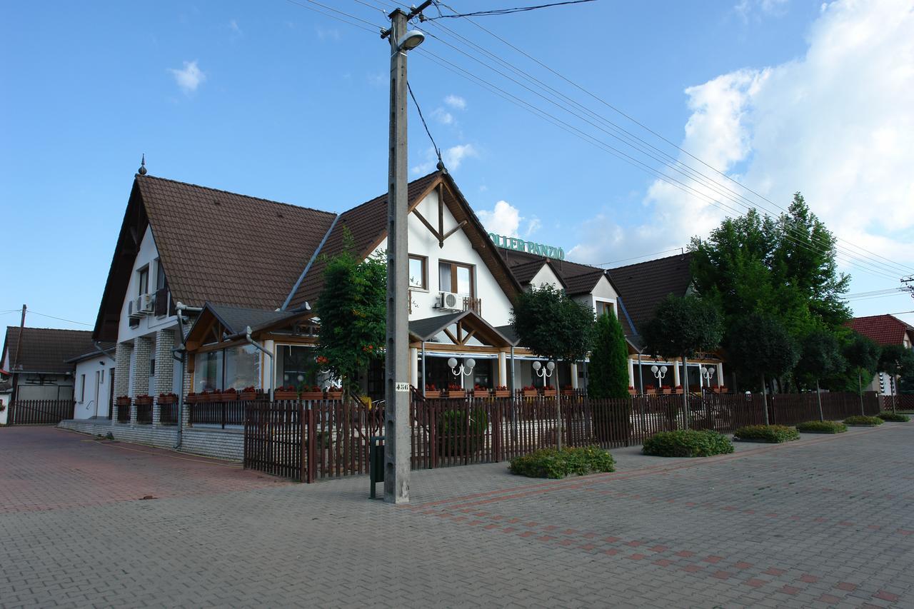 Отель Koller Panzio Bonyhad Экстерьер фото